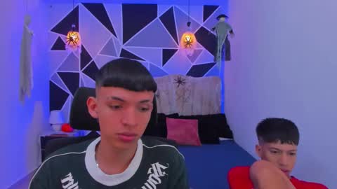 Snapshot of juan_nd_steven chatting on November 1, 2025, 12:29 pm JuanSteven online show from November 1, 2025, 12:29 pm