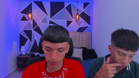 Snapshot of juan_nd_steven chatting on November 5, 2025, 4:34 am JuanSteven online show from November 5, 2025, 4:34 am