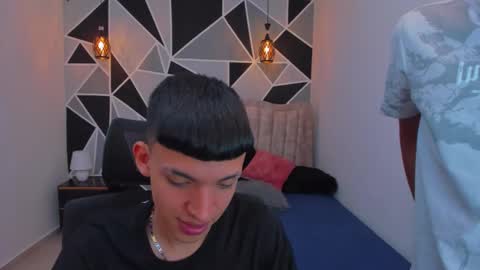 Snapshot of juan_nd_steven chatting on November 6, 2025, 4:24 am JuanSteven online show from November 6, 2025, 4:24 am