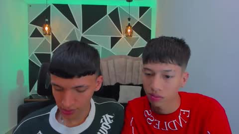 Snapshot of juan_nd_steven chatting on November 8, 2025, 4:45 am JuanSteven online show from November 8, 2025, 4:45 am