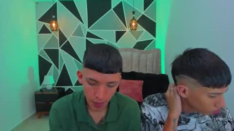 Snapshot of juan_nd_steven chatting on November 14, 2025, 4:11 am JuanSteven online show from November 14, 2025, 4:11 am