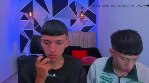 Snapshot of juan_nd_steven chatting on November 22, 2025, 5:17 am JuanSteven online show from November 22, 2025, 5:17 am