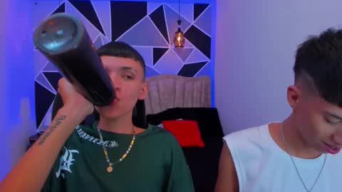 Snapshot of juan_nd_steven chatting on December 3, 2025, 4:42 am JuanSteven online show from December 3, 2025, 4:42 am