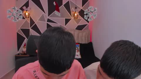 Snapshot of juan_nd_steven chatting on December 4, 2025, 4:33 am JuanSteven online show from December 4, 2025, 4:33 am