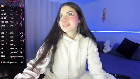 Blue online show from March 5, 2025, 6:01 pm