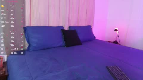 Blue online show from September 17, 2025, 4:19 pm