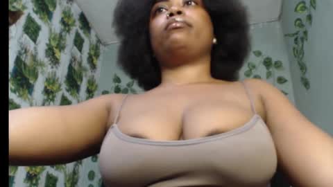 Snapshot of juicy_gold22 chatting on February 14, 2025, 9:10 pm Mariagold online show from February 14, 2025, 9:10 pm