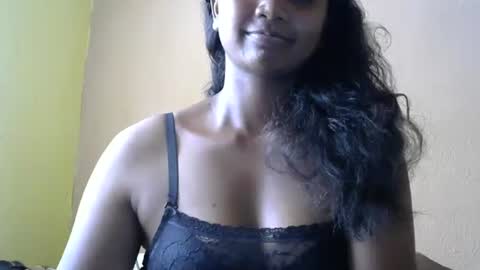 Snapshot of juicy_pretty chatting on February 3, 2025, 11:31 am stellah online show from February 3, 2025, 11:31 am