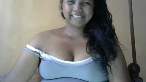 Snapshot of juicy_pretty chatting on October 27, 2025, 11:03 am stellah online show from October 27, 2025, 11:03 am