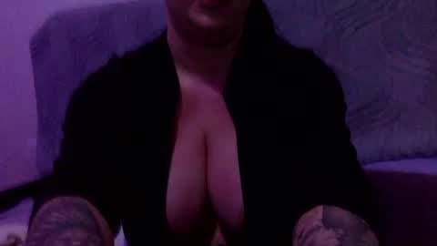 Snapshot of juicyfruitsxx chatting on December 2, 2025, 11:37 am Tacye Ann online show from December 2, 2025, 11:37 am