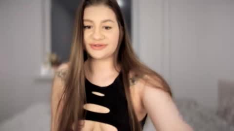 Snapshot of juicyhelenx chatting on December 14, 2025, 3:39 pm Elena online show from December 14, 2025, 3:39 pm