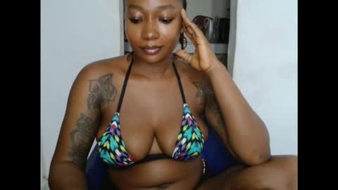 Snapshot of juicyxpink chatting on November 23, 2025, 11:37 pm juicyxpink online show from November 23, 2025, 11:37 pm