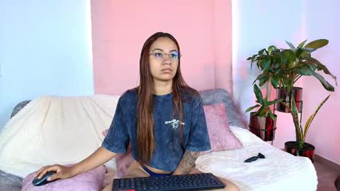 Jules and Gia online show from September 17, 2025, 3:14 pm