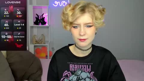 Snapshot of julescrown chatting on October 3, 2025, 12:40 am Jules online show from October 3, 2025, 12:40 am