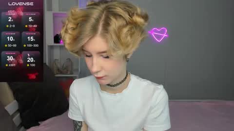 Snapshot of julescrown chatting on October 4, 2025, 12:19 am Jules online show from October 4, 2025, 12:19 am