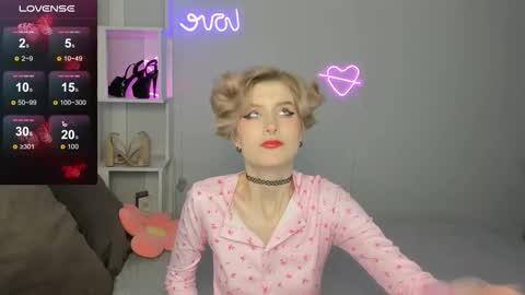 Snapshot of julescrown chatting on October 10, 2025, 12:42 am Jules online show from October 10, 2025, 12:42 am