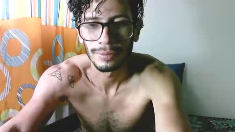 Snapshot of julfigo chatting on December 15, 2024, 2:59 pm Julfigo online show from December 15, 2024, 2:59 pm