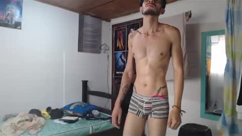 Snapshot of julfigo chatting on February 17, 2025, 9:30 pm Julfigo online show from February 17, 2025, 9:30 pm