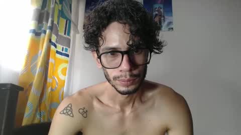 Snapshot of julfigo chatting on February 21, 2025, 3:32 pm Julfigo online show from February 21, 2025, 3:32 pm