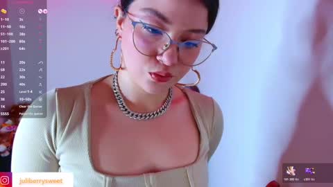 Juliana online show from November 18, 2025, 1:11 am