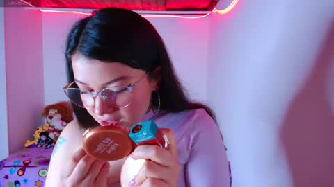 Juliana online show from December 2, 2025, 3:23 am