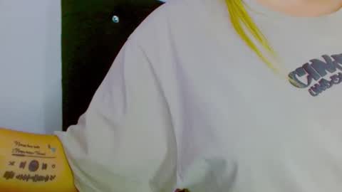  Juliana Torres  online show from October 31, 2025, 9:38 pm