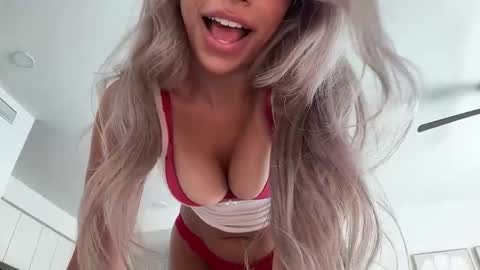 Julia Brooks online show from December 15, 2025, 7:51 pm