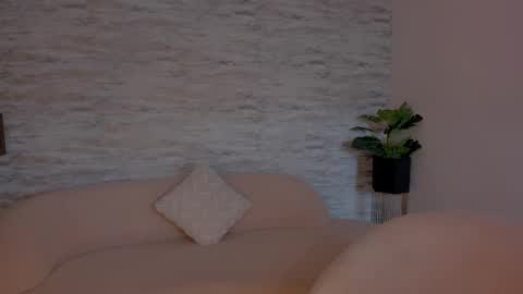 Julia Belle online show from October 8, 2025, 1:53 pm