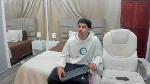 Snapshot of julian_billy chatting on February 16, 2025, 12:10 pm julian billy online show from February 16, 2025, 12:10 pm