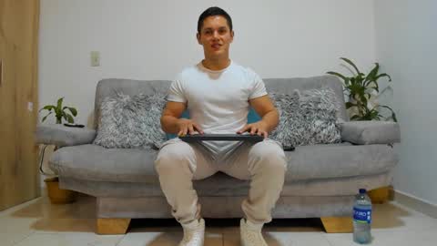 Snapshot of julian_wallace chatting on December 14, 2024, 11:12 pm julian_wallace online show from December 14, 2024, 11:12 pm