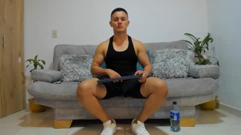 Snapshot of julian_wallace chatting on December 18, 2024, 12:10 am julian_wallace online show from December 18, 2024, 12:10 am