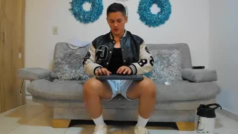 Snapshot of julian_wallace chatting on January 13, 2025, 1:56 am julian_wallace online show from January 13, 2025, 1:56 am