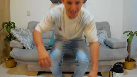 Snapshot of julian_wallace chatting on January 21, 2025, 3:26 am julian_wallace online show from January 21, 2025, 3:26 am