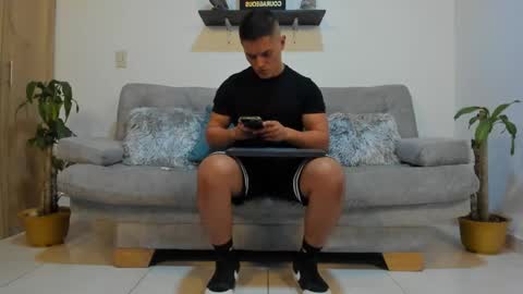 Snapshot of julian_wallace chatting on January 21, 2025, 11:34 pm julian_wallace online show from January 21, 2025, 11:34 pm