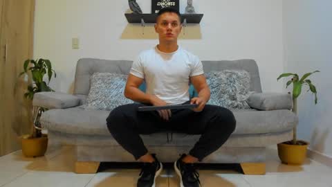 Snapshot of julian_wallace chatting on January 27, 2025, 3:07 pm julian_wallace online show from January 27, 2025, 3:07 pm