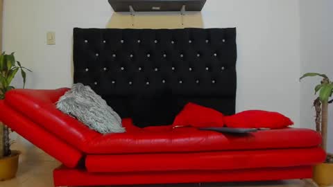 Snapshot of julian_wallace chatting on February 14, 2025, 2:18 am julian_wallace online show from February 14, 2025, 2:18 am