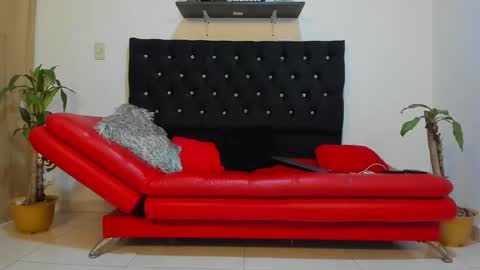 Snapshot of julian_wallace chatting on February 17, 2025, 2:48 pm julian_wallace online show from February 17, 2025, 2:48 pm