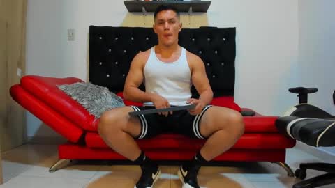 Snapshot of julian_wallace chatting on February 21, 2025, 4:37 pm julian_wallace online show from February 21, 2025, 4:37 pm