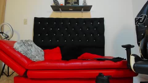 Snapshot of julian_wallace chatting on February 24, 2025, 3:09 pm julian_wallace online show from February 24, 2025, 3:09 pm