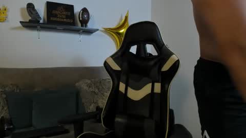 Snapshot of julian_wallace chatting on October 23, 2025, 8:18 pm julian_wallace online show from October 23, 2025, 8:18 pm