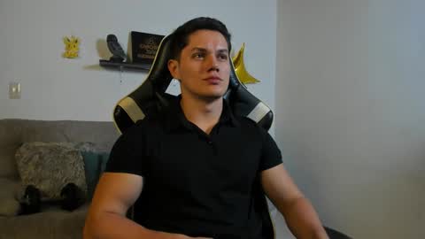 Snapshot of julian_wallace chatting on October 27, 2025, 7:07 pm julian_wallace online show from October 27, 2025, 7:07 pm