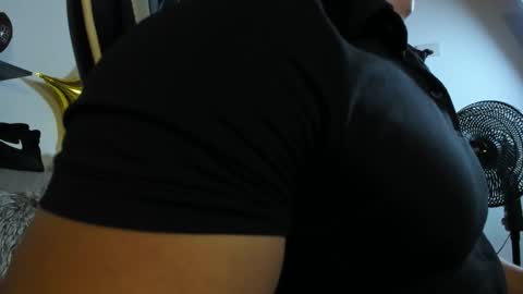 Snapshot of julian_wallace chatting on November 5, 2025, 12:32 am julian_wallace online show from November 5, 2025, 12:32 am