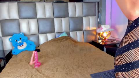 juliana_js_ online show from January 25, 2025, 11:11 pm