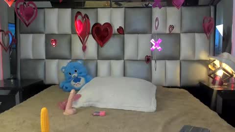 juliana_js_ online show from February 11, 2025, 8:52 pm