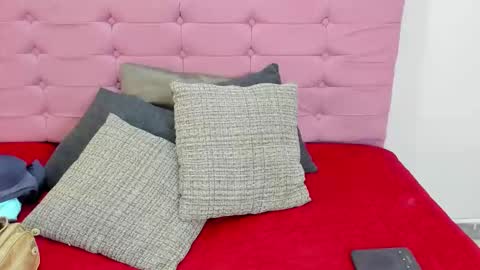 Snapshot of juliana_ls chatting on November 4, 2025, 1:10 pm Juliana online show from November 4, 2025, 1:10 pm