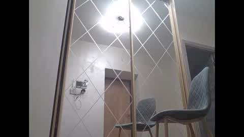 julianagold1 online show from January 28, 2025, 4:52 pm