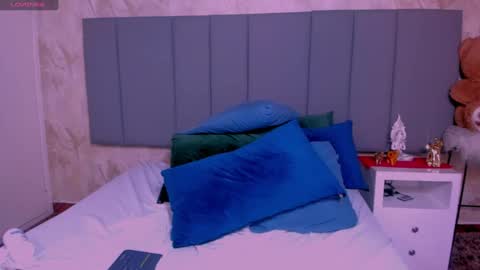 juli online show from February 28, 2025, 3:59 am