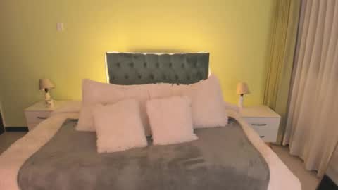 Snapshot of julianne__ chatting on November 2, 2025, 12:13 am Julianne online show from November 2, 2025, 12:13 am