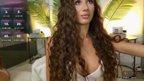 JuliaQuin online show from September 24, 2025, 2:37 am