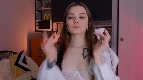 julidropp online show from December 1, 2025, 5:40 pm